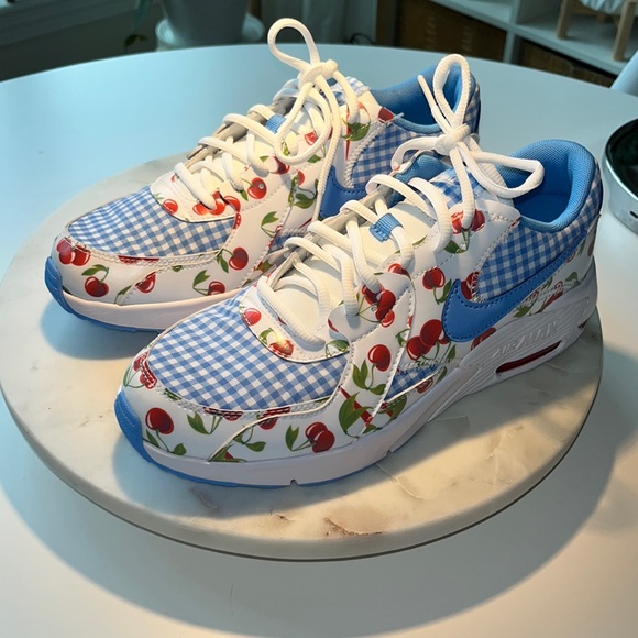 nike air max excee cherry